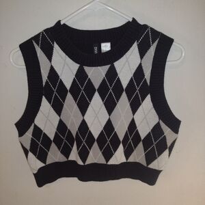 H&M Divided Women's M Argyle Cropped Sweater Vest